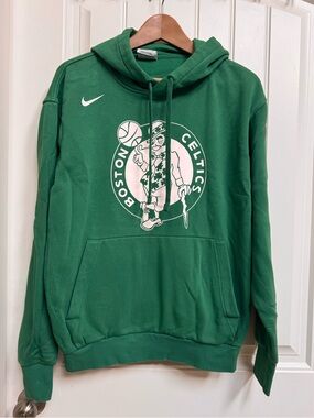 Nike Green Boston Celtics Relaxed Fit Pullover Hoodie. Size M